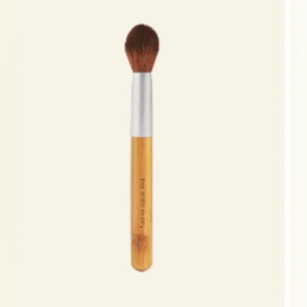 The Body Shop Highlighter Brush. New in box.